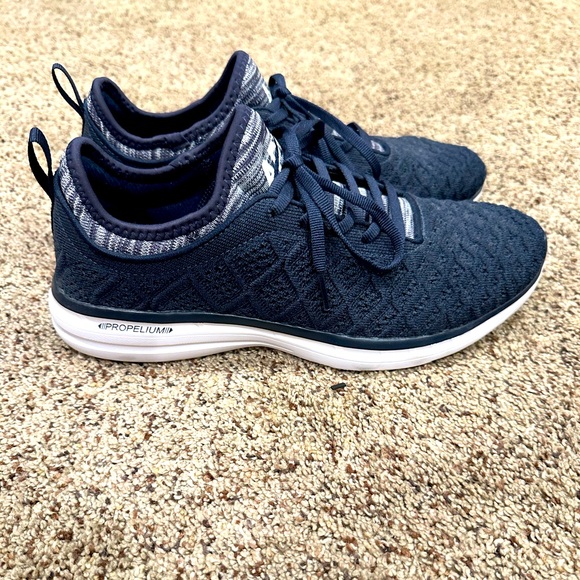 APL Women’s TechLoom Phantom Sneakers - Picture 4 of 8